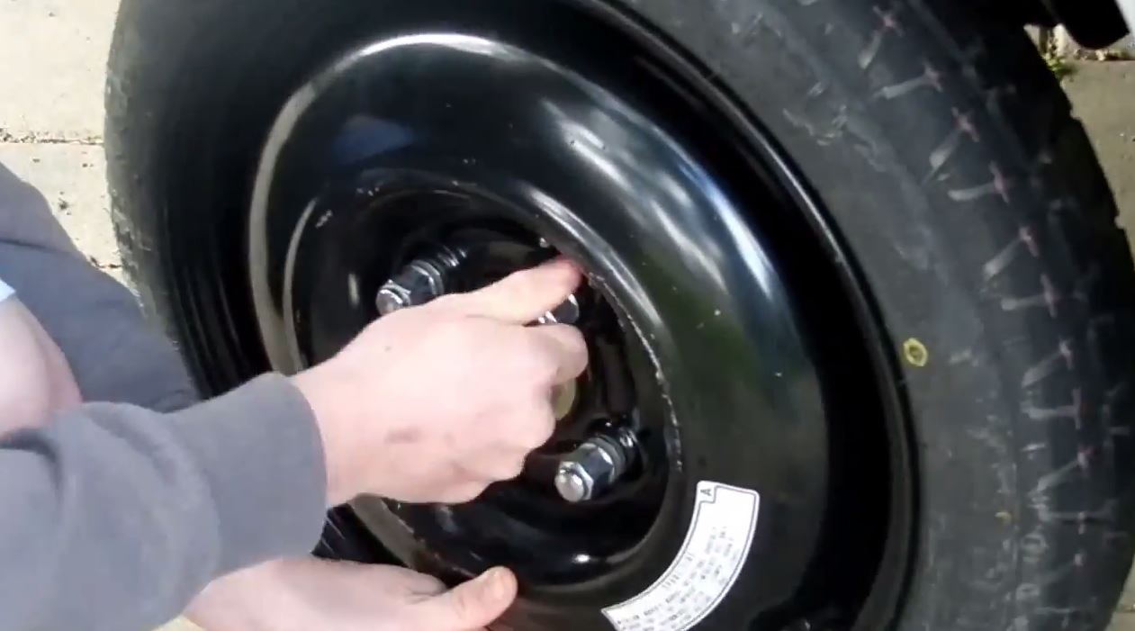How to remove a spare tire from a ford f-150 #9