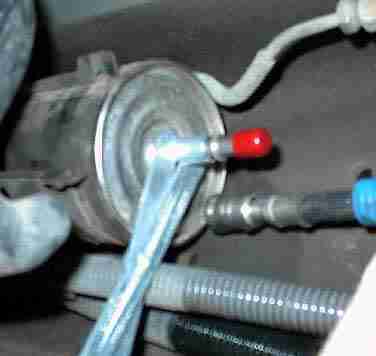 Replacing fuel filter 1996 ford explorer #9
