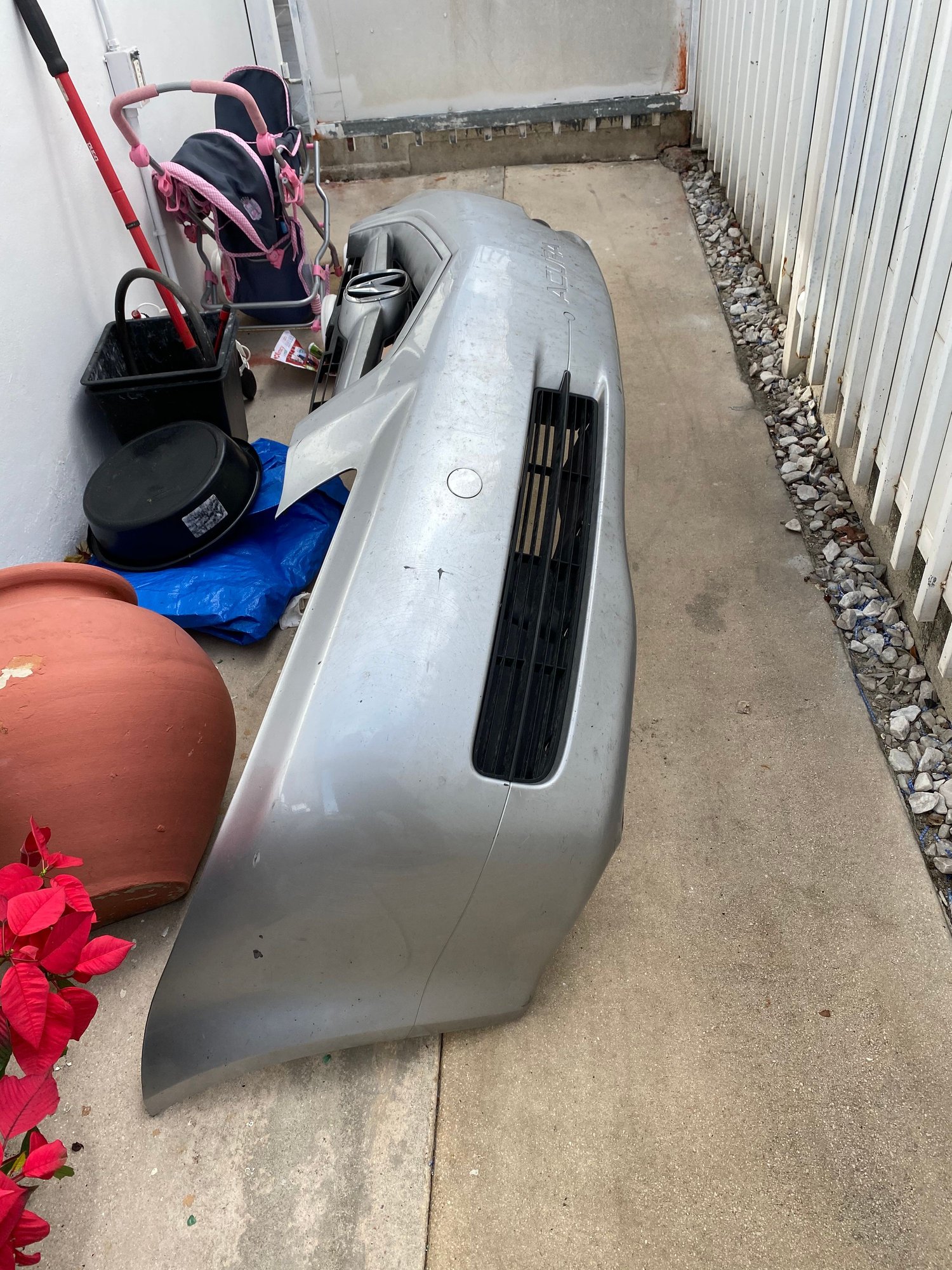 Exterior Body Parts - SOLD: 04-06 TL Front bumper with grille and bumper plugs - Used - 2004 to 2006 Acura TL - Miami, FL 33126, United States