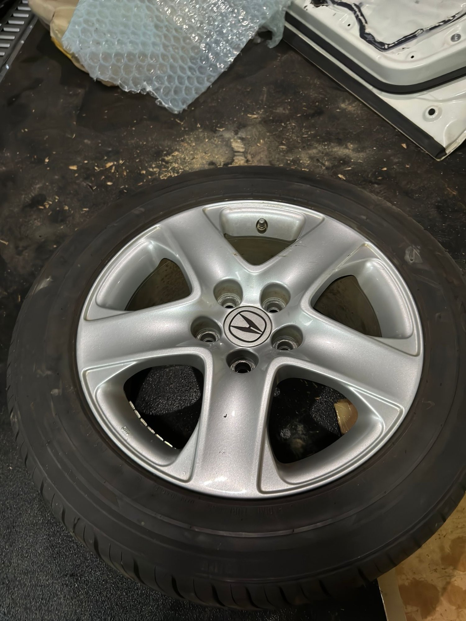 2006 Acura RL - 4 RL stock rims 2 have nice tires on other 2 no tires - Accessories - $100 - Katy, TX 77494, United States