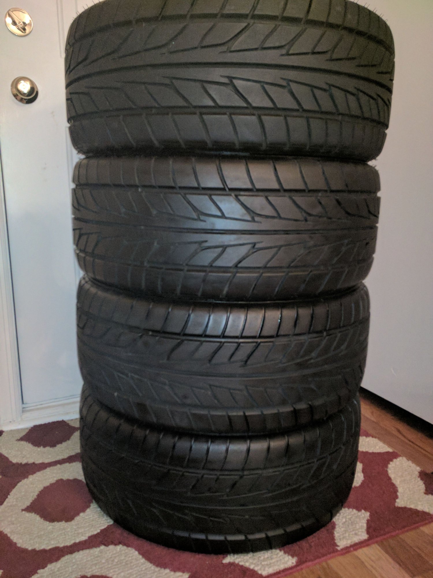 235-40r18-91w-nitto-nt555-ext-full-set-of-summer-tires-directional