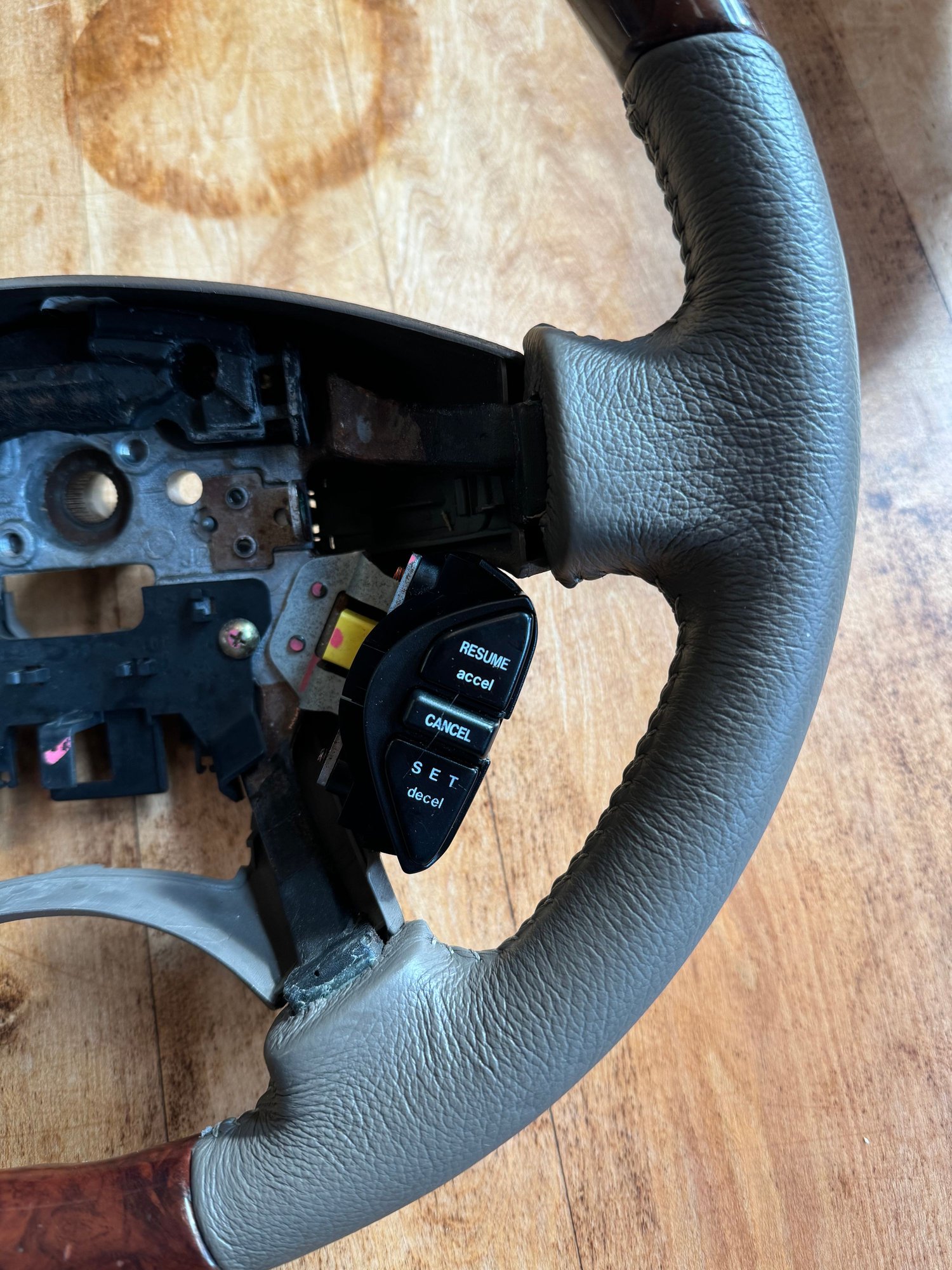 Steering/Suspension - OEM Steering Wheel TL & CL– Brown Wood trim, w/new Parchment Leather - Used - 1999 to 2003 Acura TL - 2002 to 2003 Acura CL - 2003 to 2005 Acura MDX - Seattle, WA 98105, United States