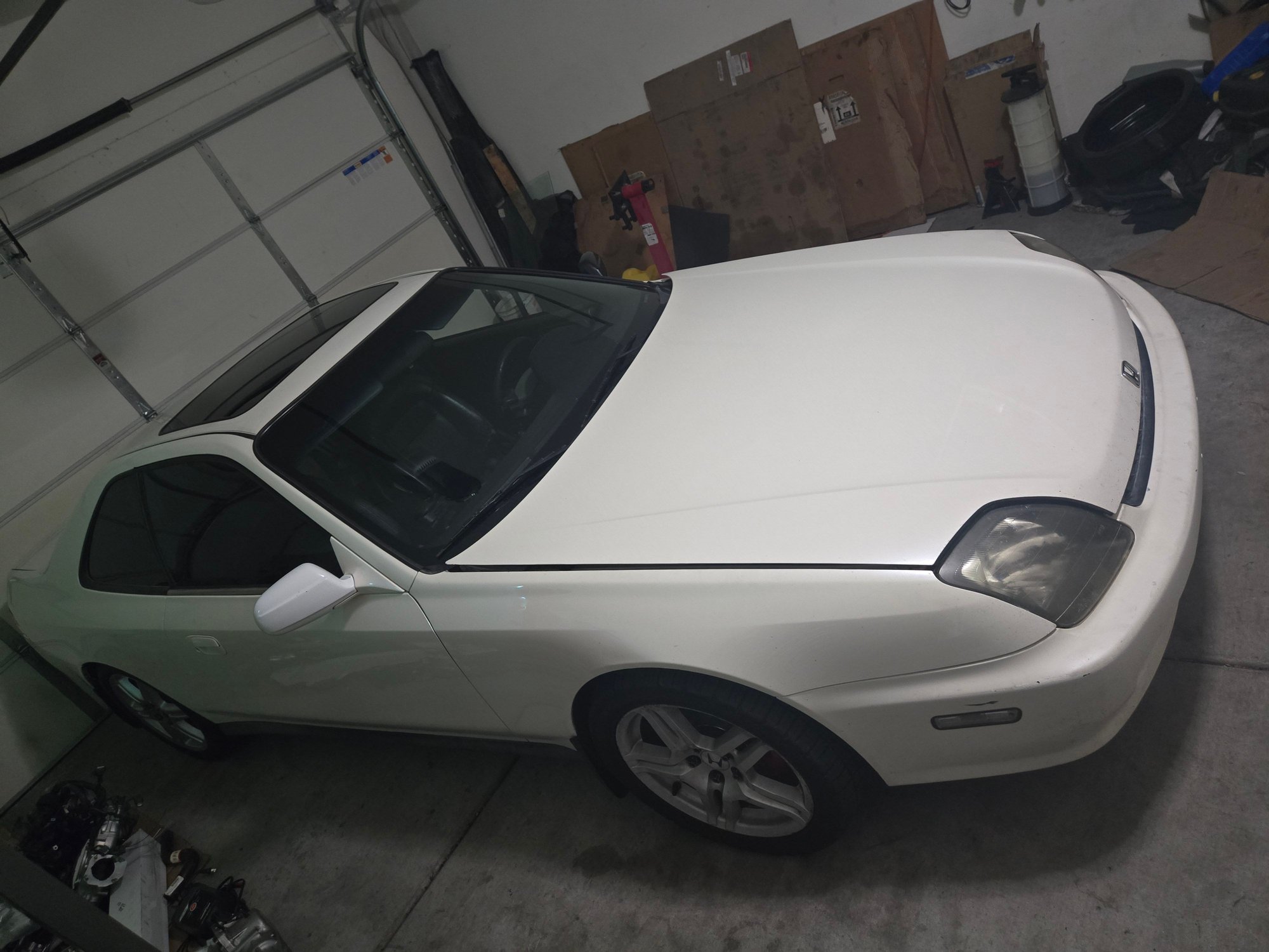 and yes the hood closes