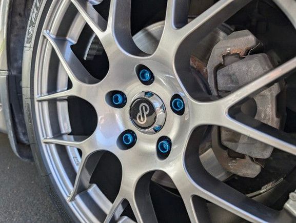 Enkei Raijin 18x8.5 with Muteki SR48 chrome blue lugs