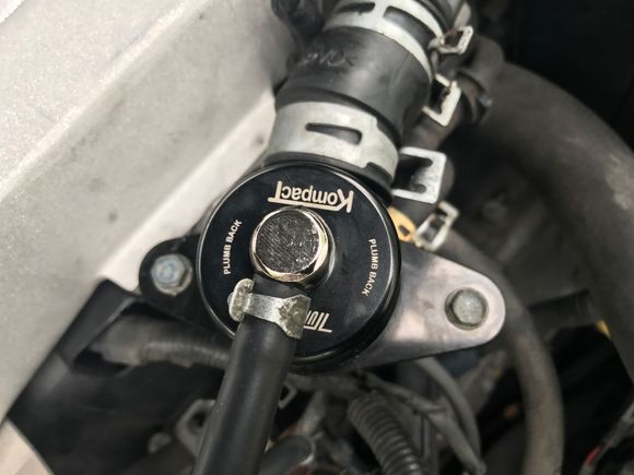 TURBOSMART BYPASS VALVE PASSENGER SIDE VIEW.