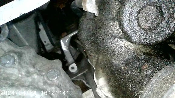 endoscope of oil stain at far end of inner tie rod