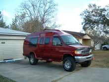 My Tow Rig...  A 2000 Ford E350 4X4 V10.                                                                                                                                                                