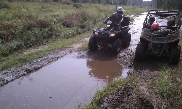 Roadie about to hit the mud pit.  This might be the mud that ate up his belt and ended his riding day early (again).