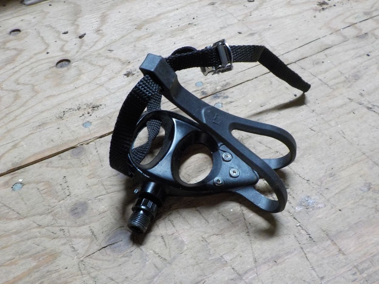 Bike Forums Pedals with TWO lefthand threads