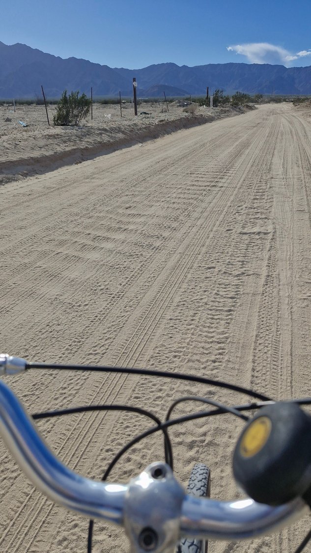 this was on the 1st ride on a a vintage Specialized Crossroad sport 2006 Bike, I just bought it on a garage sale, it has a lot of small details but it runs pretty good