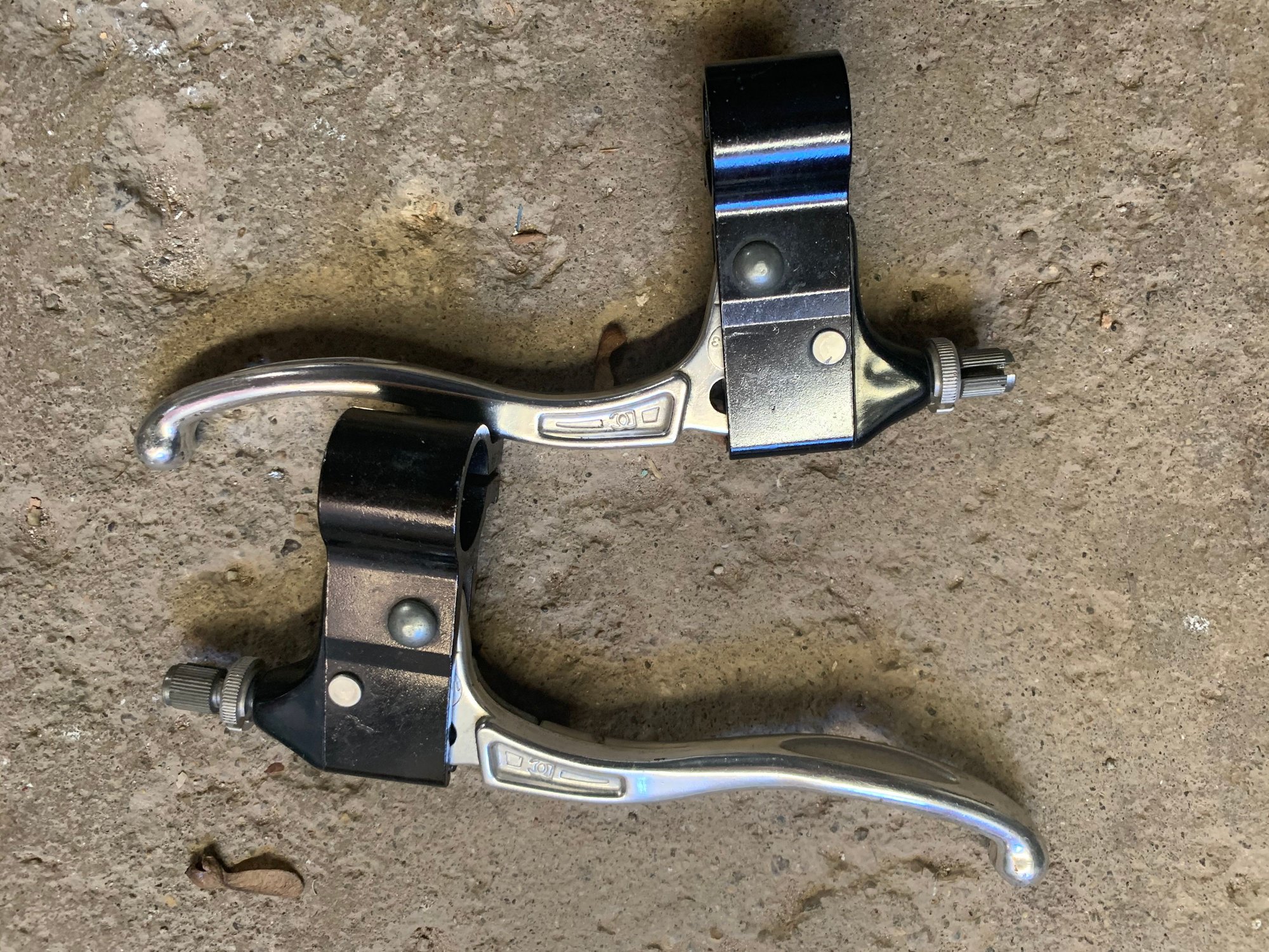 Nitto Riser bars B801, Suntour XC thumb shifters DC brake levers Bike