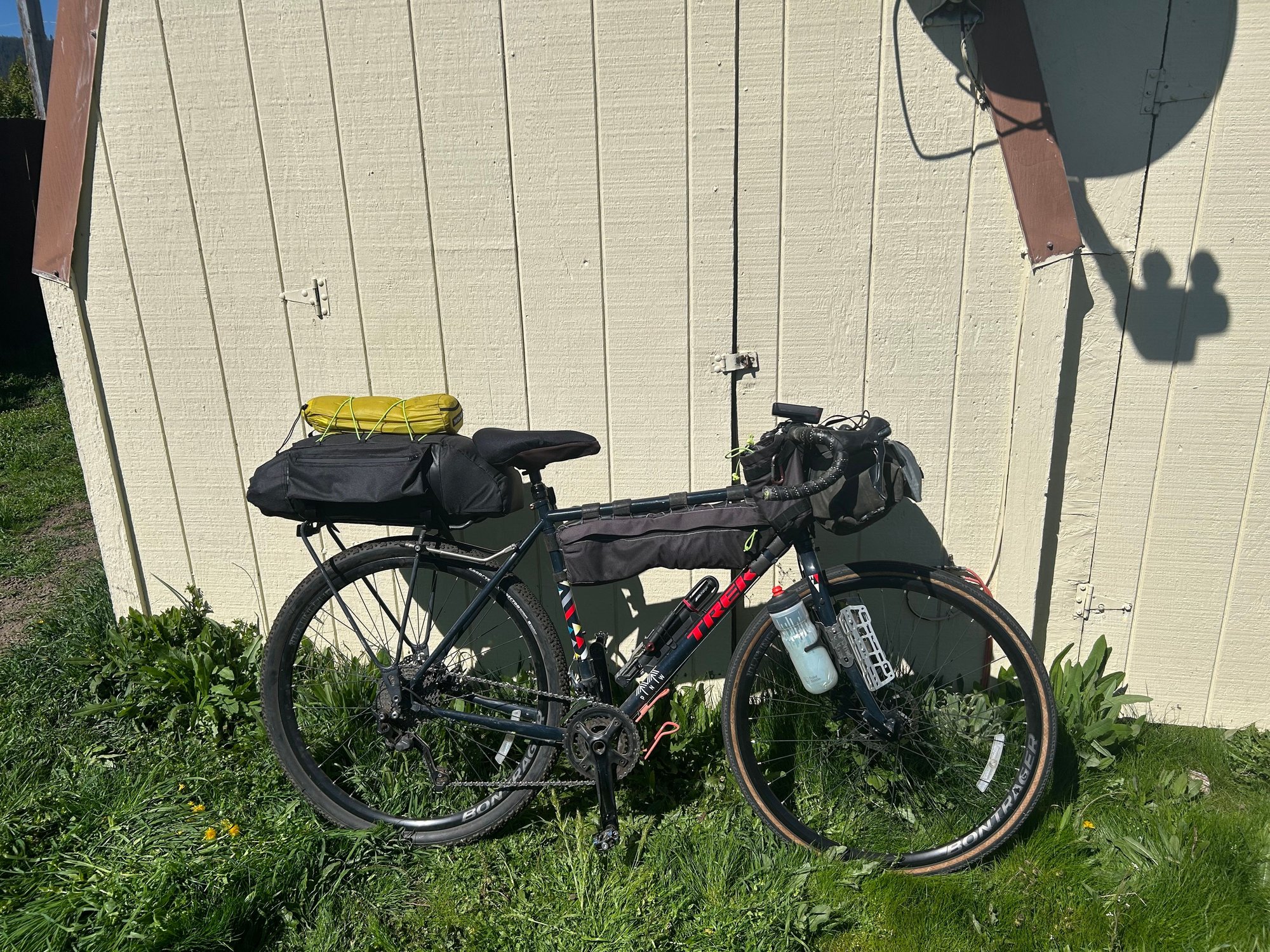 Not pictured are my rolltop fork bags that complete my setup.