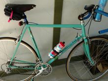 Terrible pic but the classic look of silver rimes and hemp sidewalls really make for a great looking bike, other changes since that '09 pic are blue seat pillar, Celeste pedals, Minoura handle bar mount cage and garmin.  