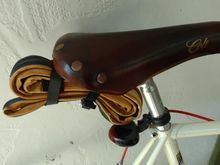 It seems odd that a brown saddle would look so goor on a red and white bike but it really works and it is very comfy too. 