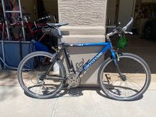 19 1/2" blue Cannondale M1000 set up as a nice 3x8 city bike with a Suntour drivetrain.