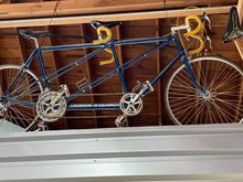 The Anchor Steamer has unique parallel braces from other Ritcheys…they flare out to create more lateral stiffness and attach at seat tubes with bladed struts as opposed to the “X” brace commonly seen….so butch’n!