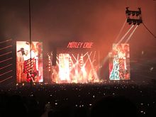 Motley Crue had a good stage set up
