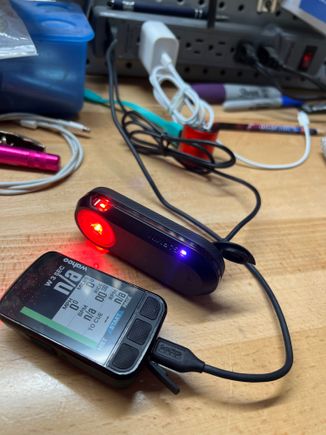 Varia RTL515 radar functions while charging.