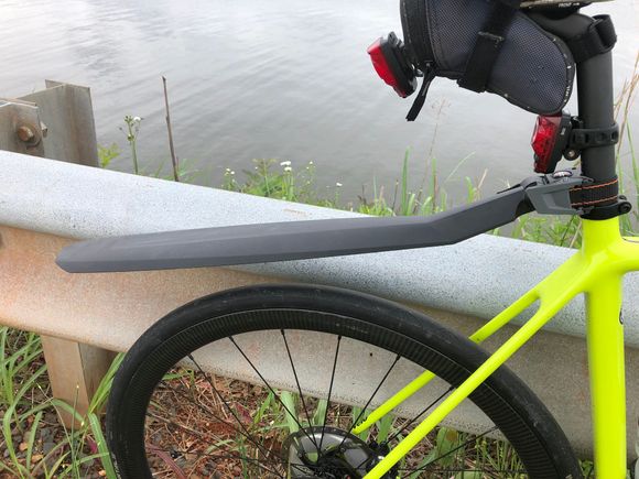 I love the removable fender. I was ready for the rain!