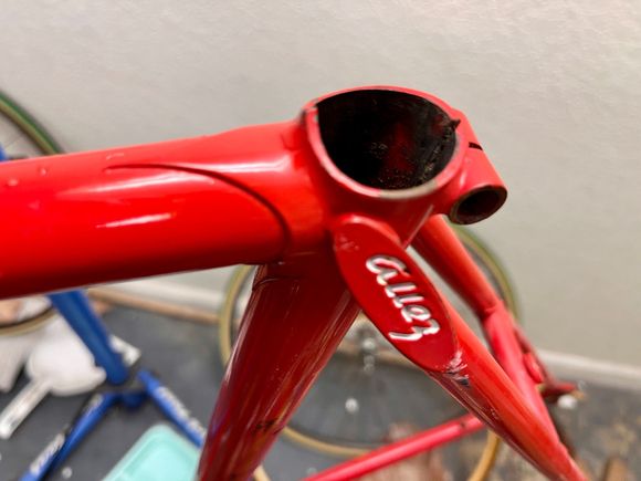 "Allez" on seat stay caps. Note long tapered lugs