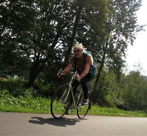 Empty, rural, paved bike trails in the sun = YUMMM