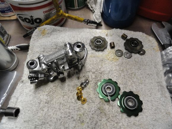 All cleaned up and ready for some green bling.  Man was the solvent dirty from this one, and the cage plates had something on them that turned the aluminum black.  So some extra time with a buffing wheel and  polishing compound to bring them back.