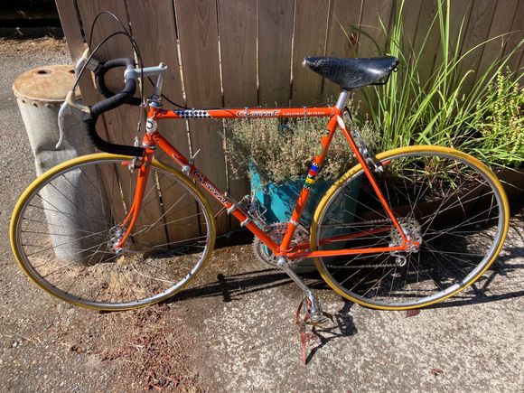 Yes, it's not the drive side. It was only to show the bar tape!