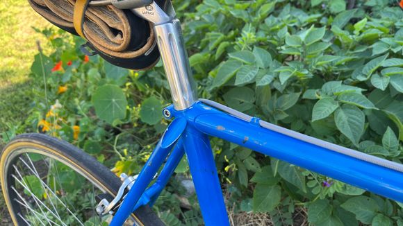 Seeing the bottom bracket cut out, you’ll understand why I thought this was a Miyata.