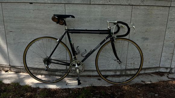 .
Next up is my ‘73 Speedwell Titalite. Technically, this is a 22” frame but it has a 53.9cm seat tube and 57.1cm top tube (ctc) per catalog sizing. The smaller triangle helps this flexy frame feel slightly less noodly.