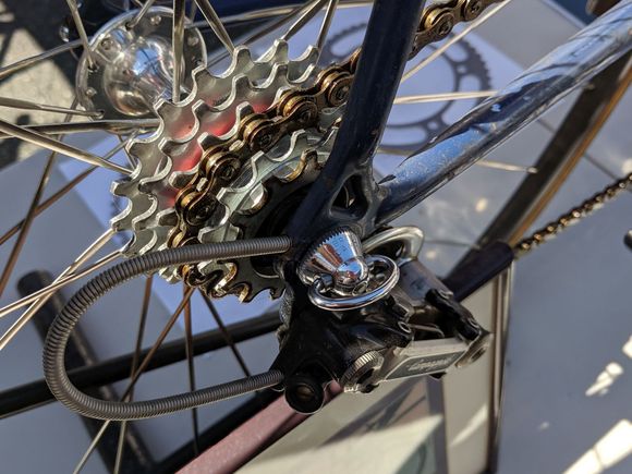 Rear der. cable routed inside the chainstay, emerges from the back of the dropout.