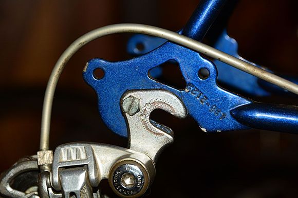 This is how the claw should be mounted on the dropout