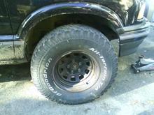 32x11.5 tire that came mounted on the rims someone was giving away, couldnt turn the wheel half a turn without rubbing... lol