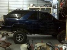 2" body,6.5" fabtech lift, before I put the rest of the front lift on. the front has 3.5" spindles right there. still adding another 3" to the front. Makes the 31"s look small