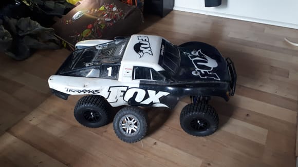 Slash 4x4, fox racing body, original chrome rims, aftermarket black rims and new tires.