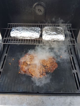 Cooking at 0°C, not too bad, but considering it was +7°C was the average of last week, and he had half a foot of snow fall yesterday. Yay canada!

Roasted red pepper and olive oil seasoned potatoes on the left, and garlic butter carrots on the left.