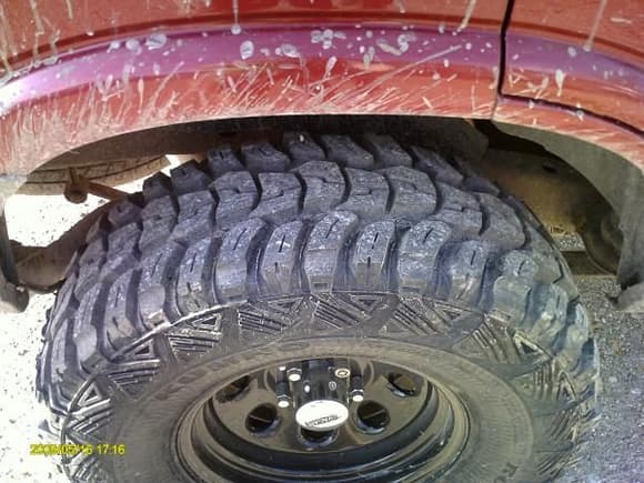 32x11.5 r15 kumho road venture mt