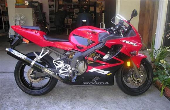 when i first got her
all stock except for can frame sliders and rearset risers