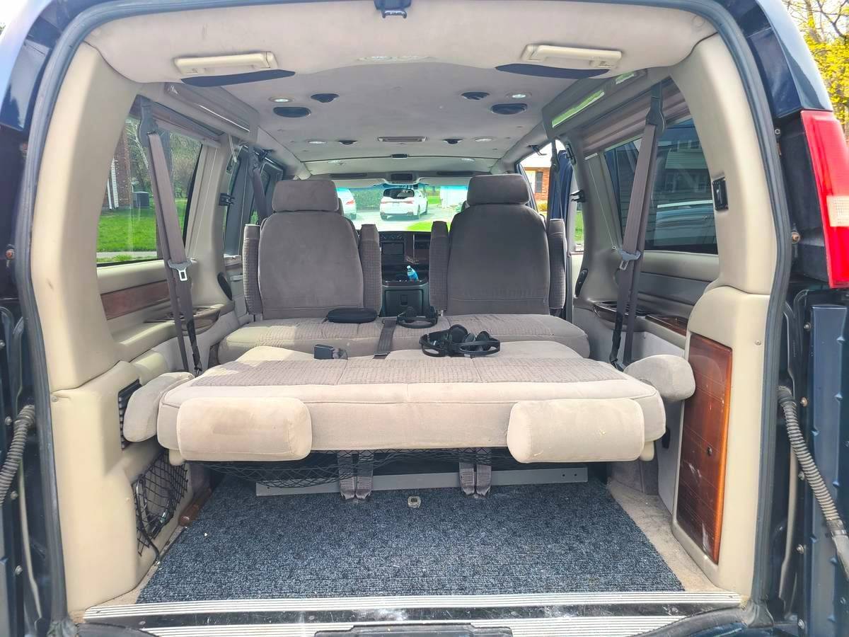 Interior/Upholstery - 2005 Chevrolet Captain Chair / Bucket Seats - Used - 0  All Models - Northampton, MA 01060, United States