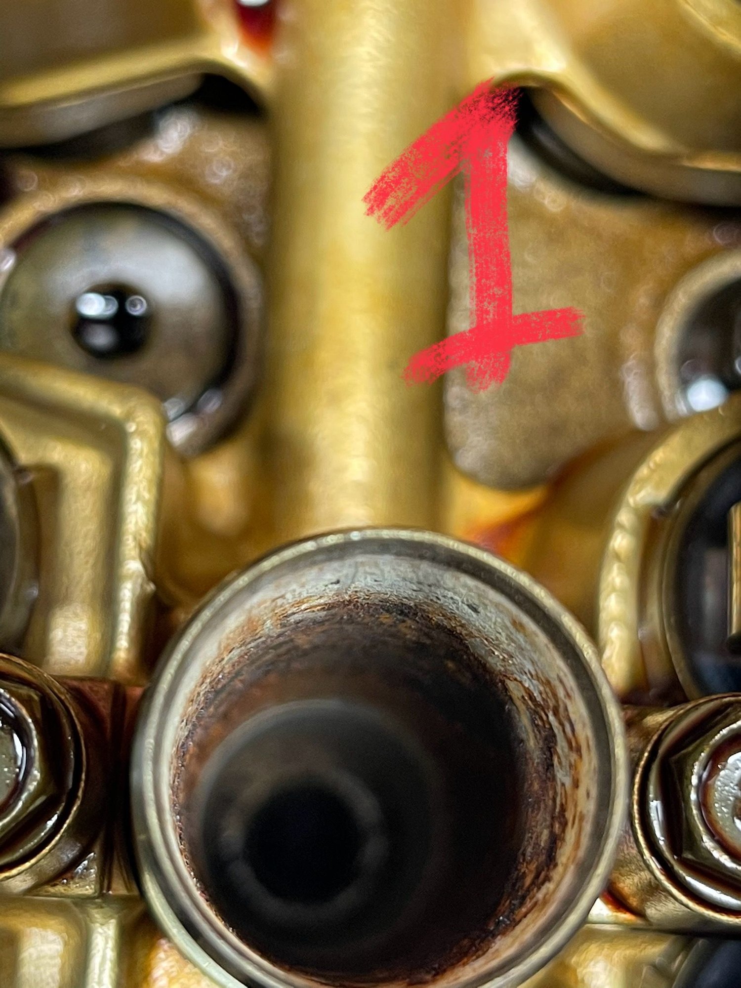 Spark plug port cylinder 1