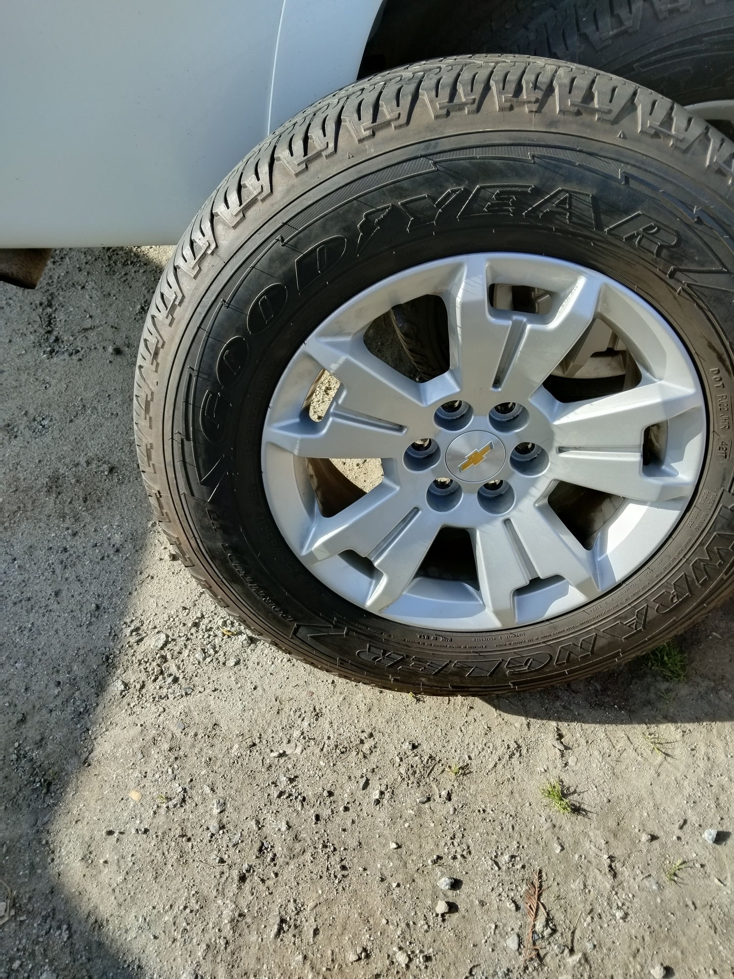 Wheels and Tires/Axles - 4 Chevy rims and tires for sale 6lug - New - All Years Chevrolet All Models - Hollister, CA 95023, United States