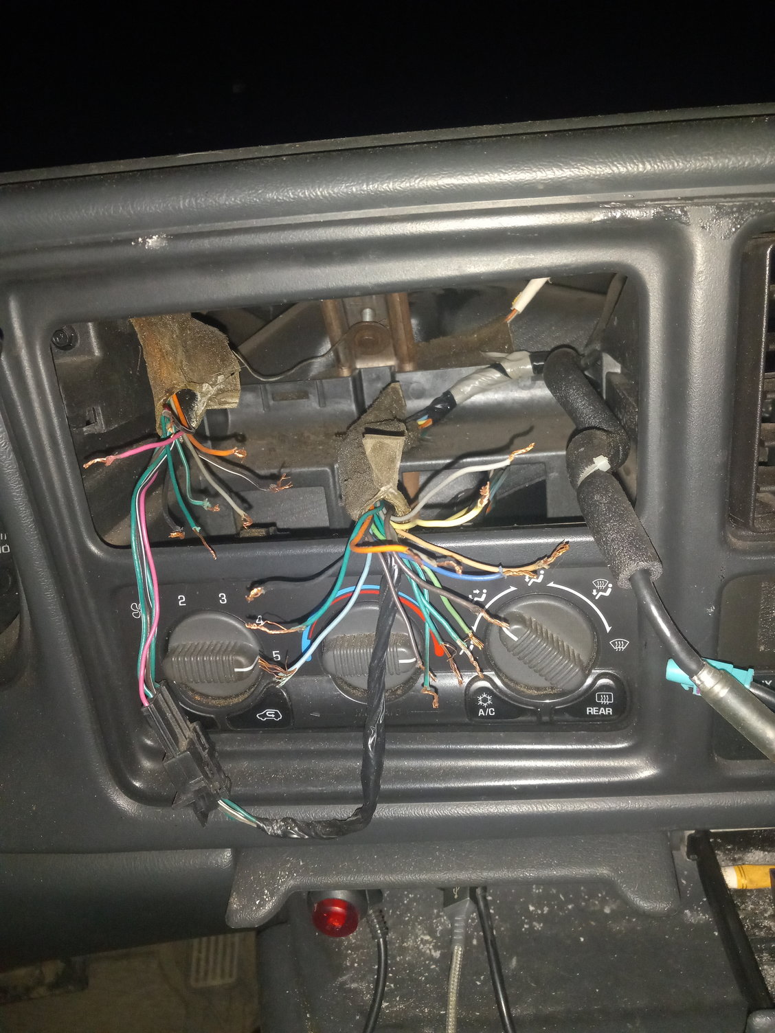 stereo wiring diagram for 2002 silverado 2500 extended cab??? - Chevrolet  Forum - Chevy Enthusiasts Forums  Silverado Radio Wiring Diagram    ChevroletForum