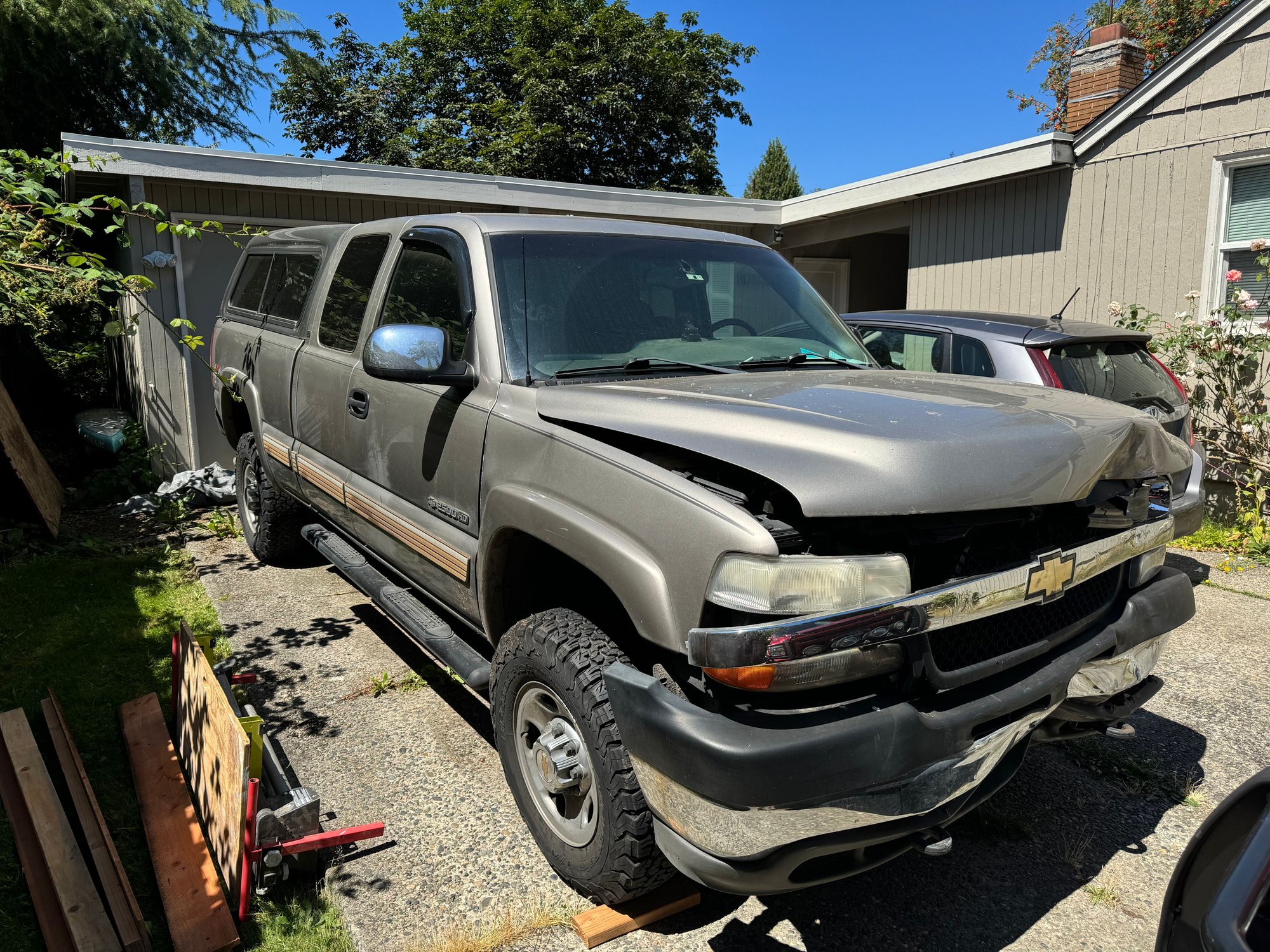 2001 Chevrolet Silverado 2500 HD - Totaled Chevy Silverado 2500 HD - Used - VIN 1GCHK29G31E316750 - 114,078 Miles - 8 cyl - 4WD - Automatic - Truck - Silver - Seattle, WA 98125, United States