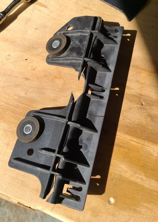 The cracked bracket