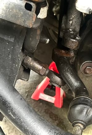 Can anyone help me ID this steering’s part on 1999 Sierra 2500 HD four wheel drive ?