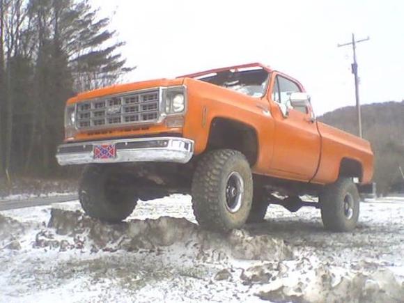 My '78 K/10. 3" body   4" suspension lift. 35x12.50 tires.