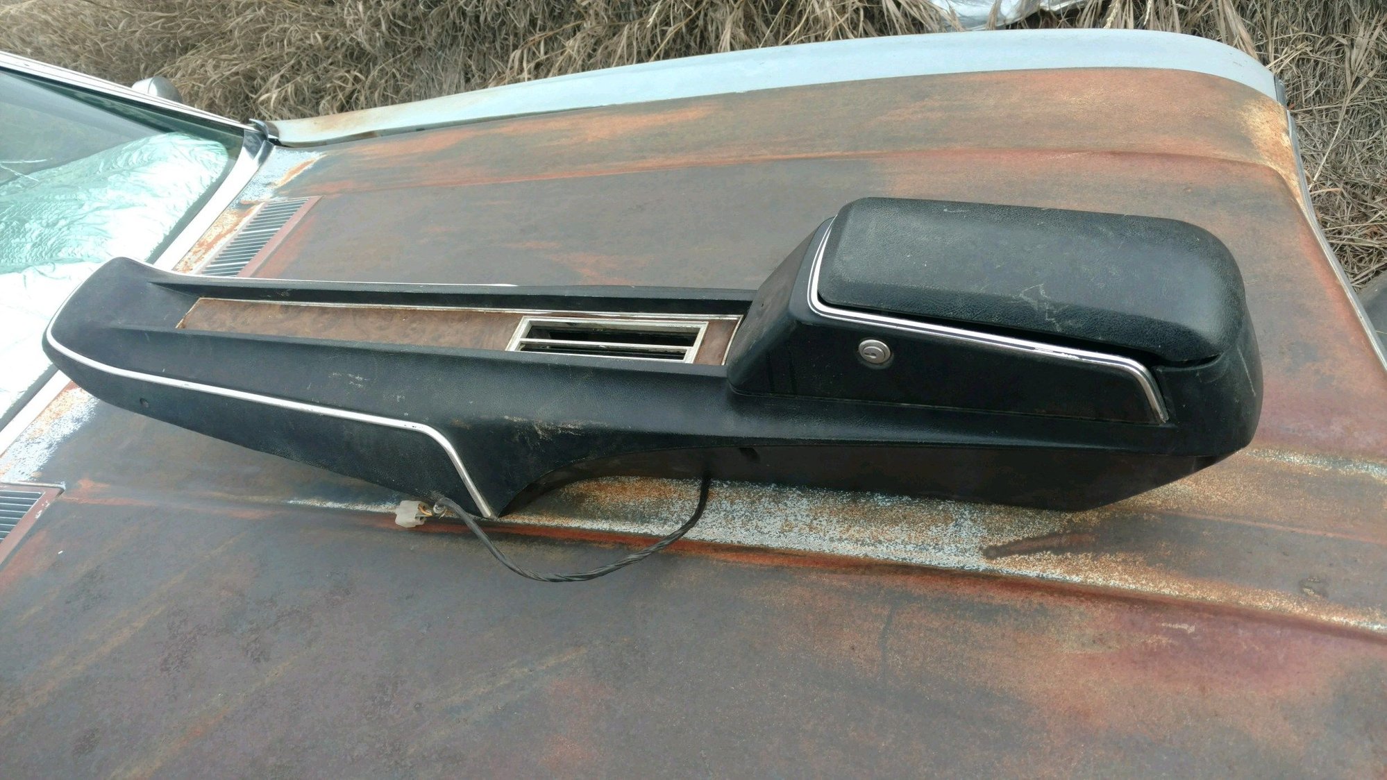 Seeking '70'72 Olds Cutlass center console