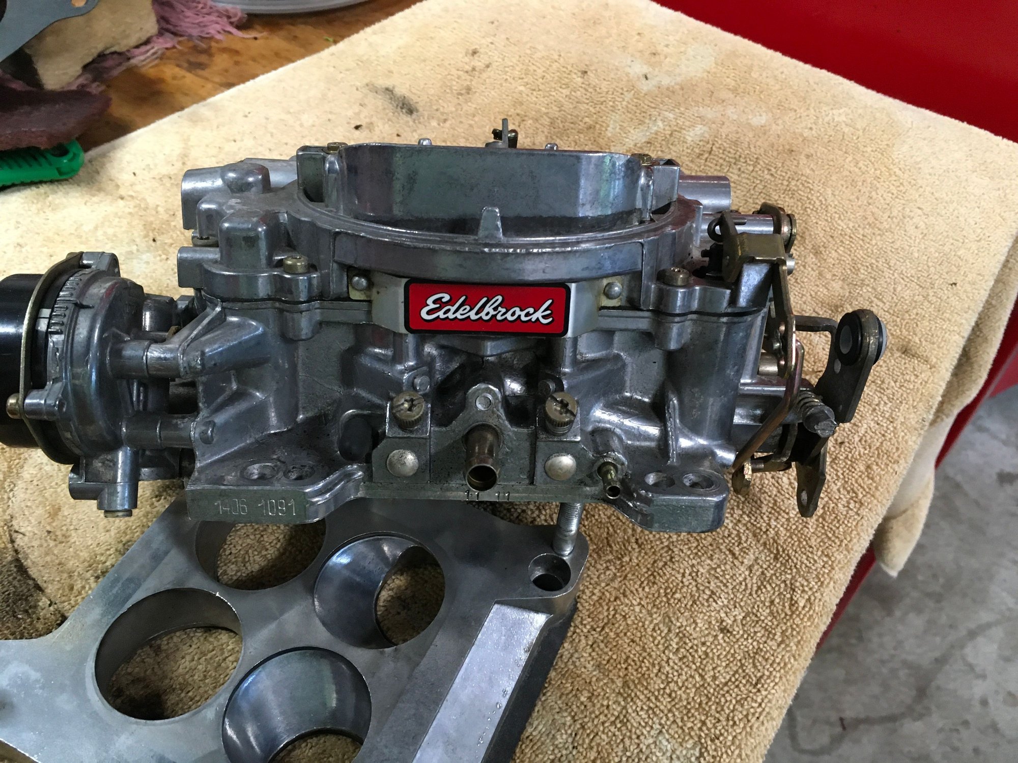 Edelbrock 600 carb, like new