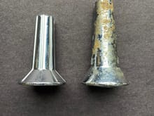 Knob on left is NOS for 1970; crusty knob on right is removed from the 1971 - ‘72 tilt shifter (image above).