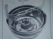 Thus is straight out of the 1970 service manual. You can clearly see the step between the hub and the drum.
They didn't do one piece drum/hubs like they did with rotors.
