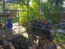 So didnt have a engine crane, so made a Ukrainian engine crane.